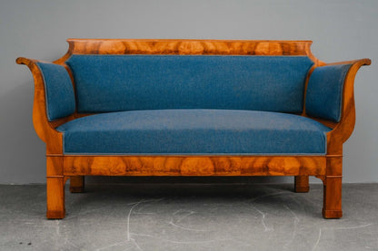 Biedermeier Sofa in Nussbaum - 1.Hälfte des 19.Jahrhunderts