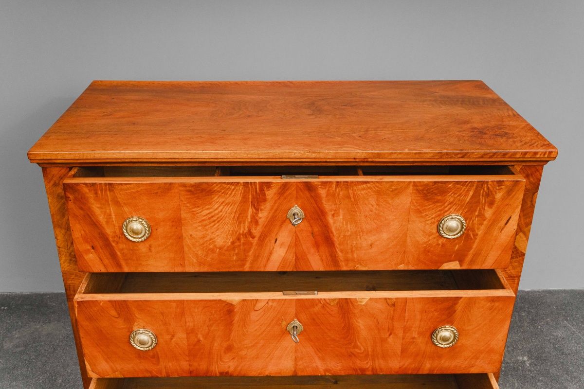 Große Biedermeier Kommode in Nussbaum - 1.Hälfte des 19.Jahrhunderts