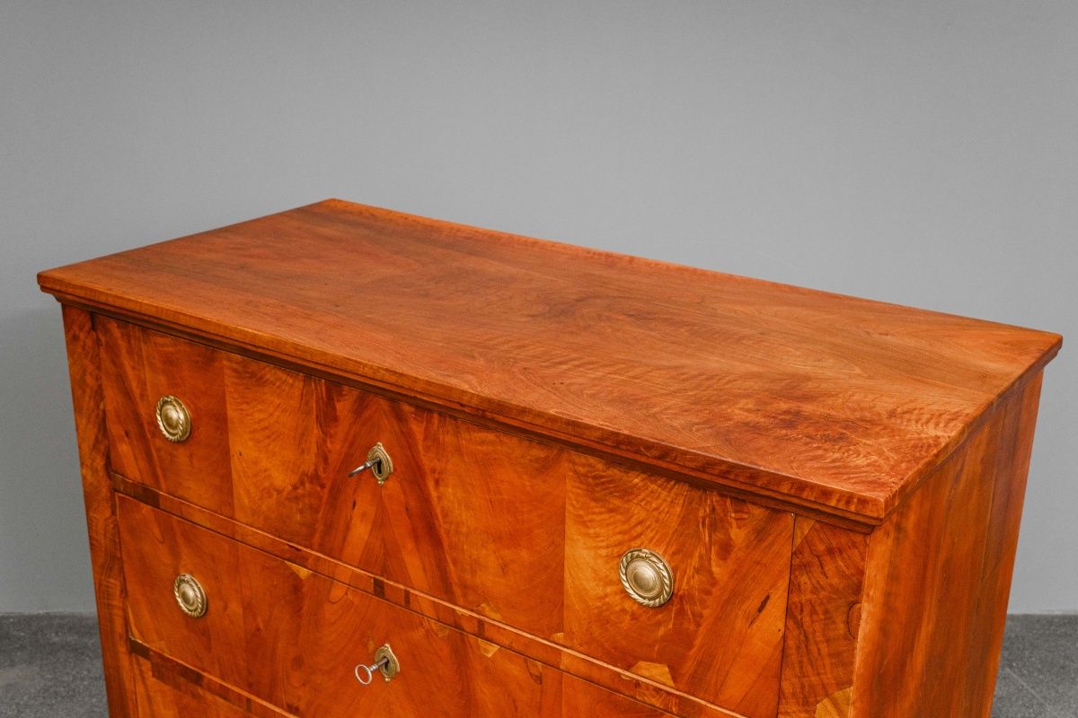 Große Biedermeier Kommode in Nussbaum - 1.Hälfte des 19.Jahrhunderts