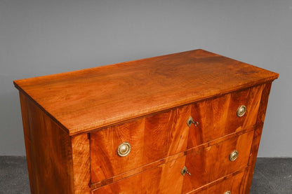 Große Biedermeier Kommode in Nussbaum - 1.Hälfte des 19.Jahrhunderts