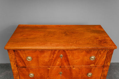 Große Biedermeier Kommode in Nussbaum - 1.Hälfte des 19.Jahrhunderts