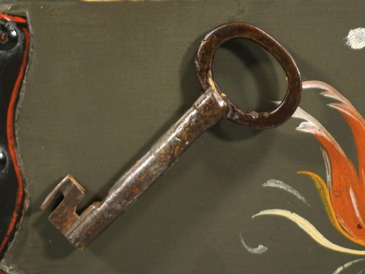 Runddeckel-Truhe Barock 1759 Kiste Kommode Alt Antik MÖBLINGER 2000-0059