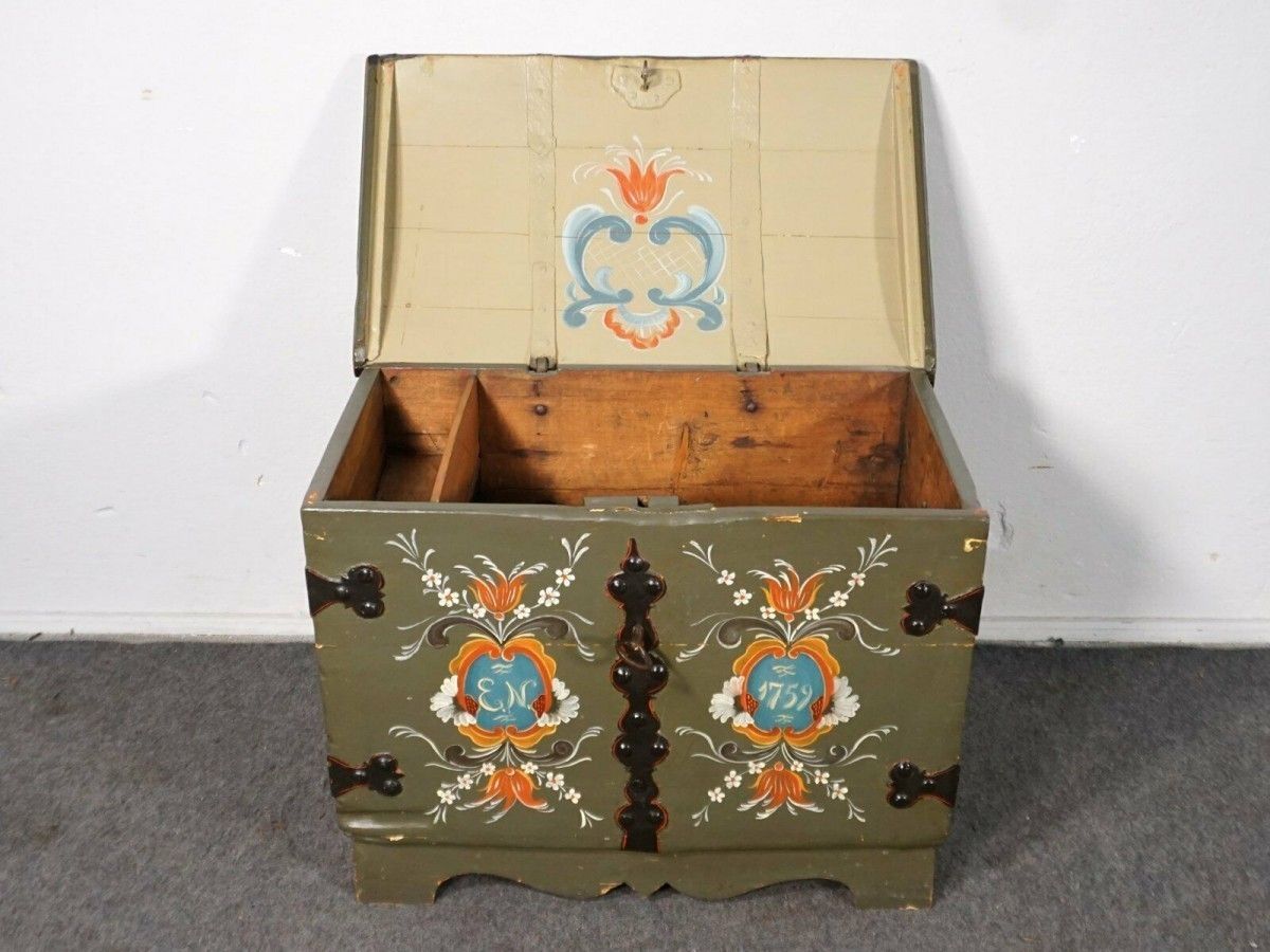 Runddeckel-Truhe Barock 1759 Kiste Kommode Alt Antik MÖBLINGER 2000-0059