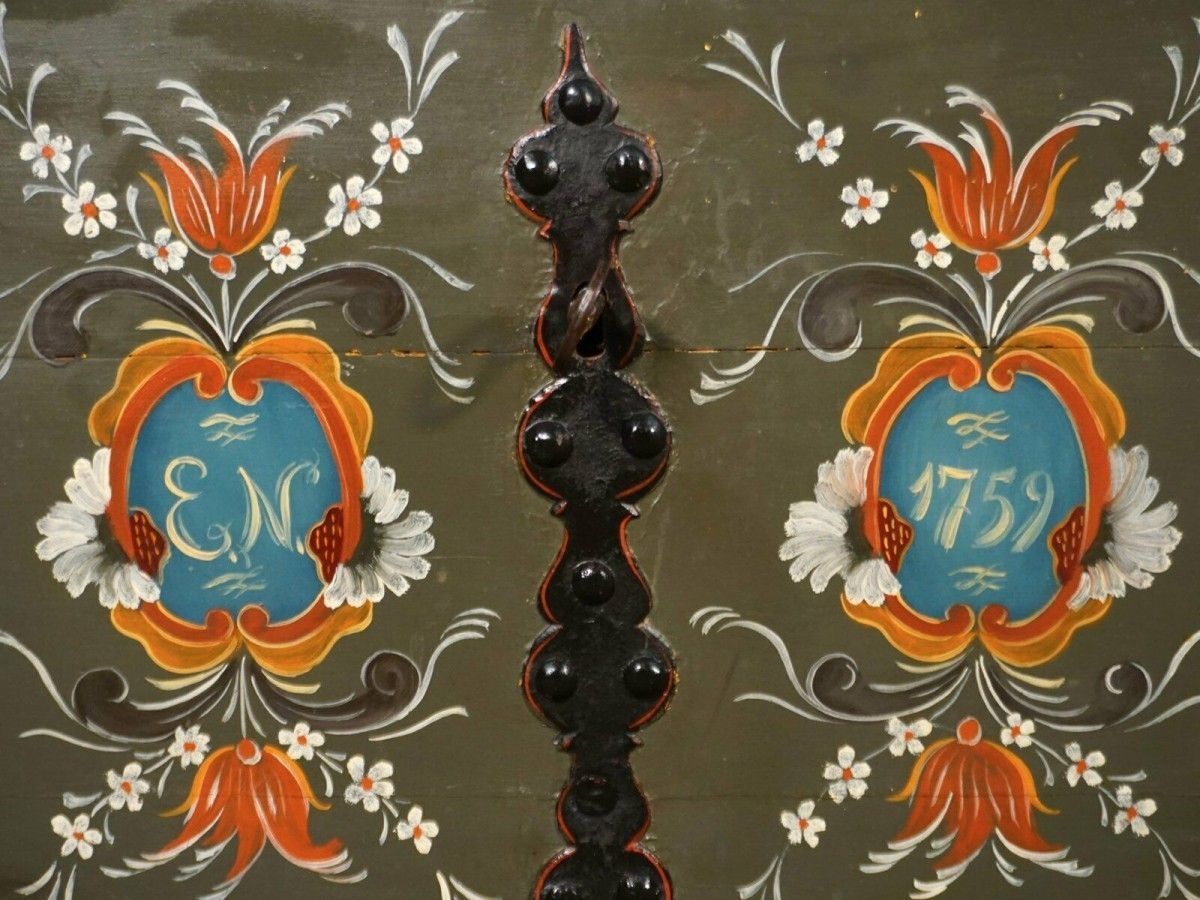 Runddeckel-Truhe Barock 1759 Kiste Kommode Alt Antik MÖBLINGER 2000-0059