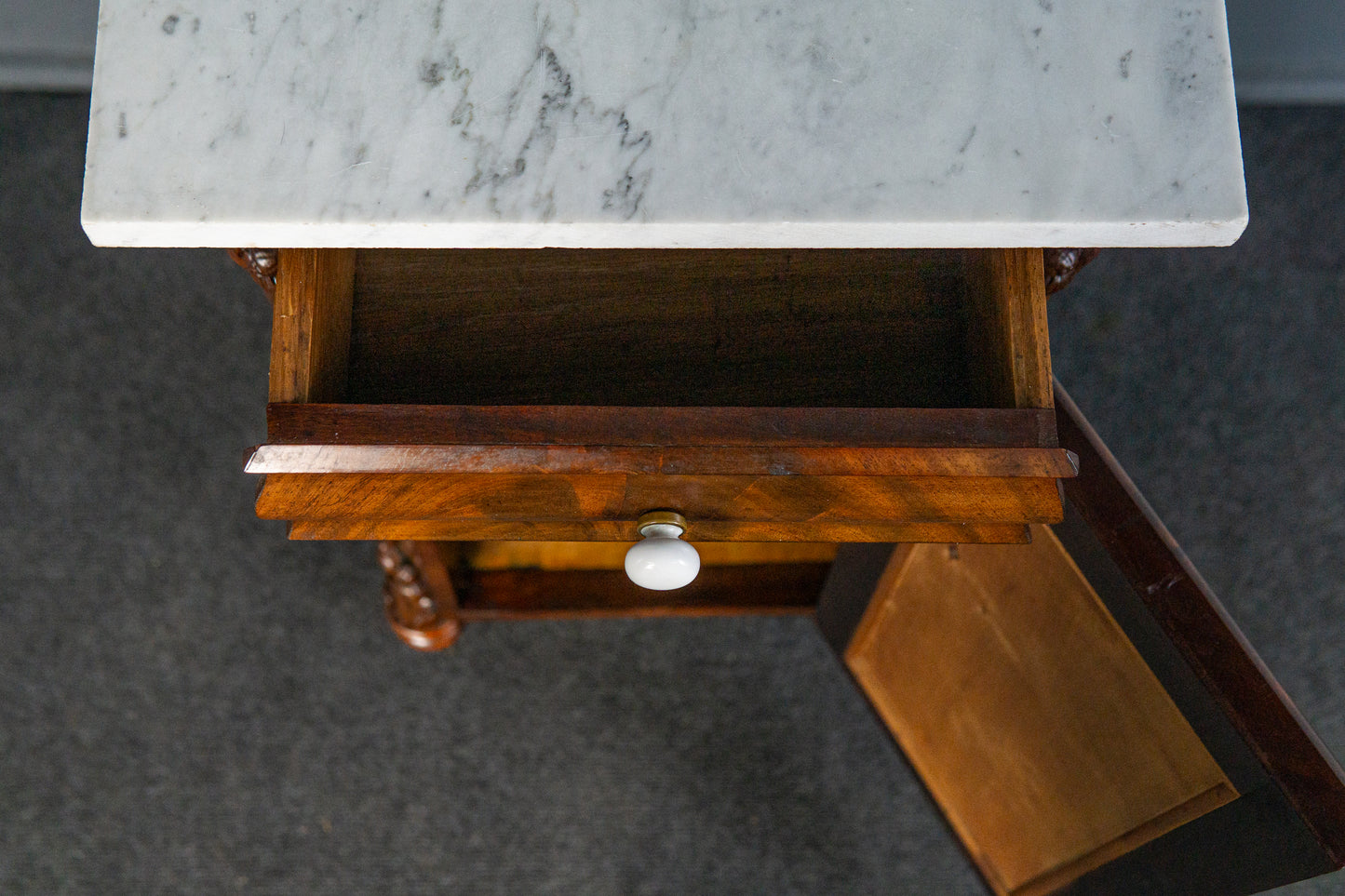 Schöner Louis Philippe Nachtschrank, Mitte des 19.Jahrhunderts - Nachttisch Kommode Regal Schrank Alt Antik MÖBLINGER