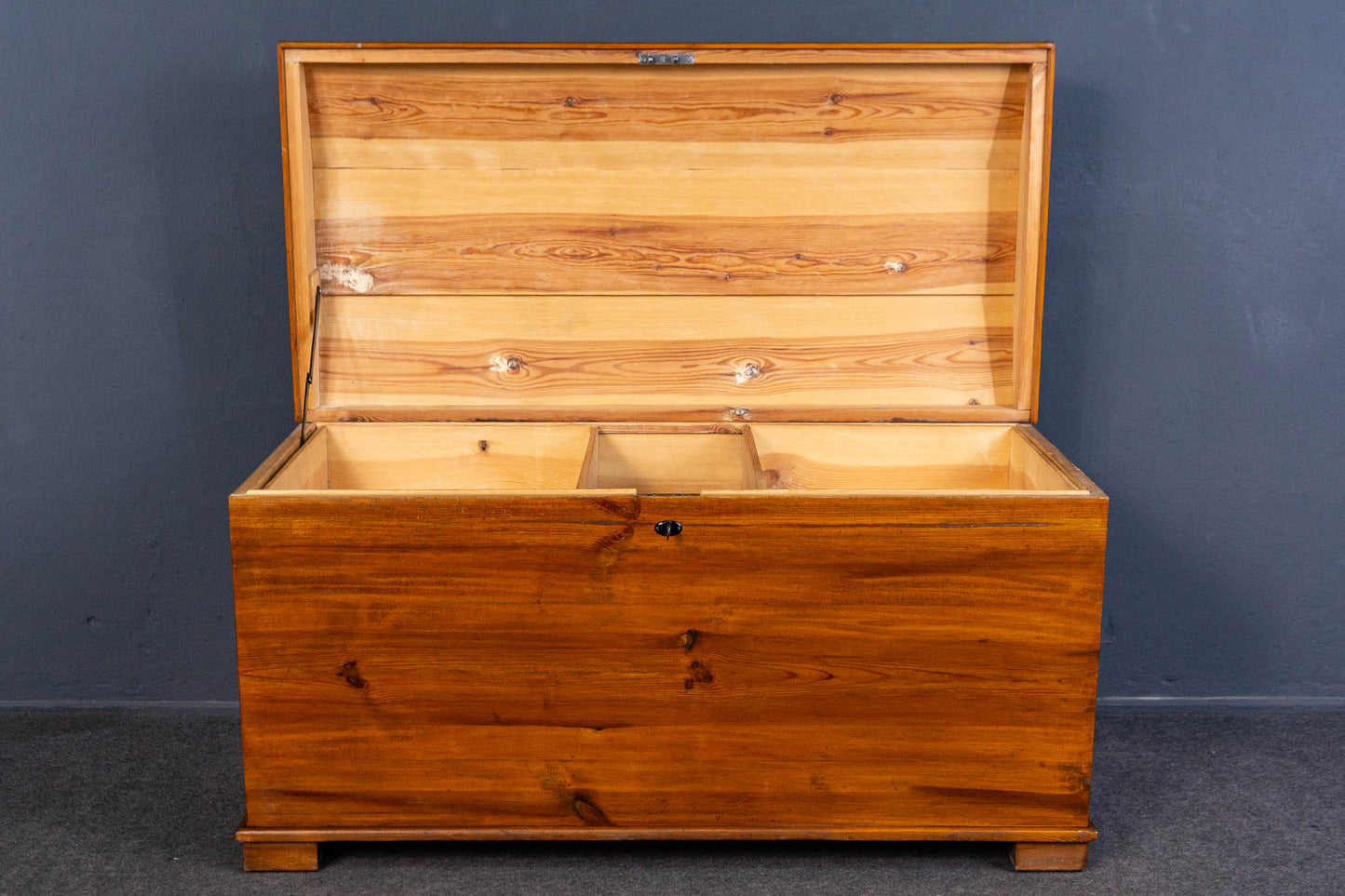 Truhe Box Kiste Schrank Kommode Regal Hocker Alt Antik MÖBLINGER 2407_2904