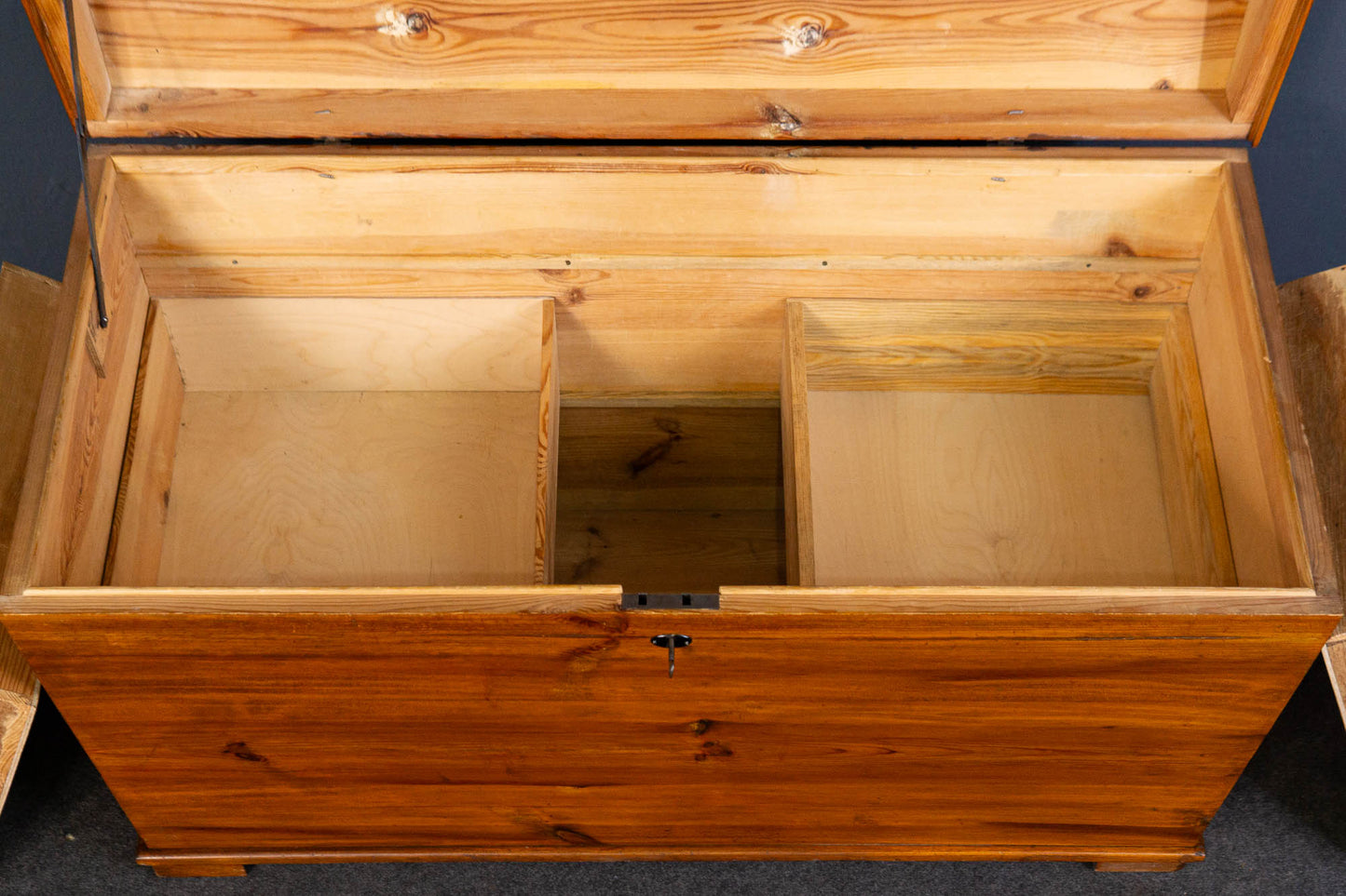 Truhe Box Kiste Schrank Kommode Regal Hocker Alt Antik MÖBLINGER 2407_2904