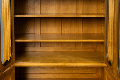 Schöner Jugendstil Bücherschrank
