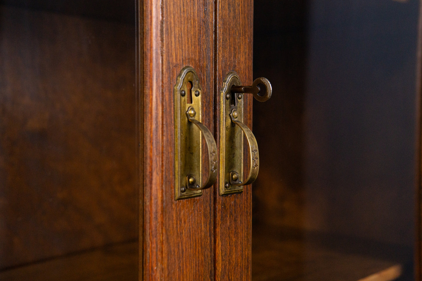 Vitrine Vintage Bücherschrank Regal Kommode Alt Antik MÖBLINGER 2409_0502