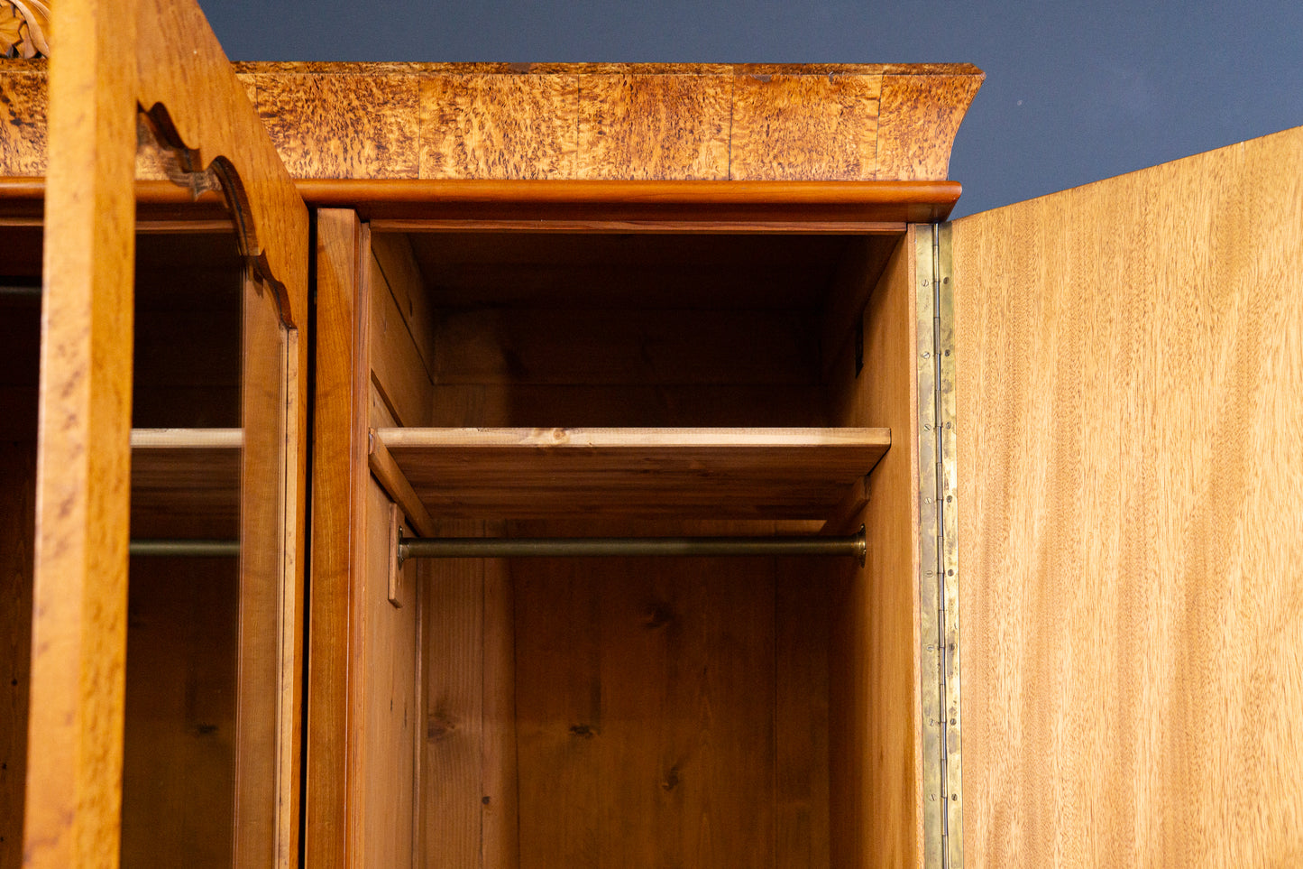 Kleiderschrank Kommode Vertiko Regal Schrank Alt Antik MÖBLINGER 2409_1603
