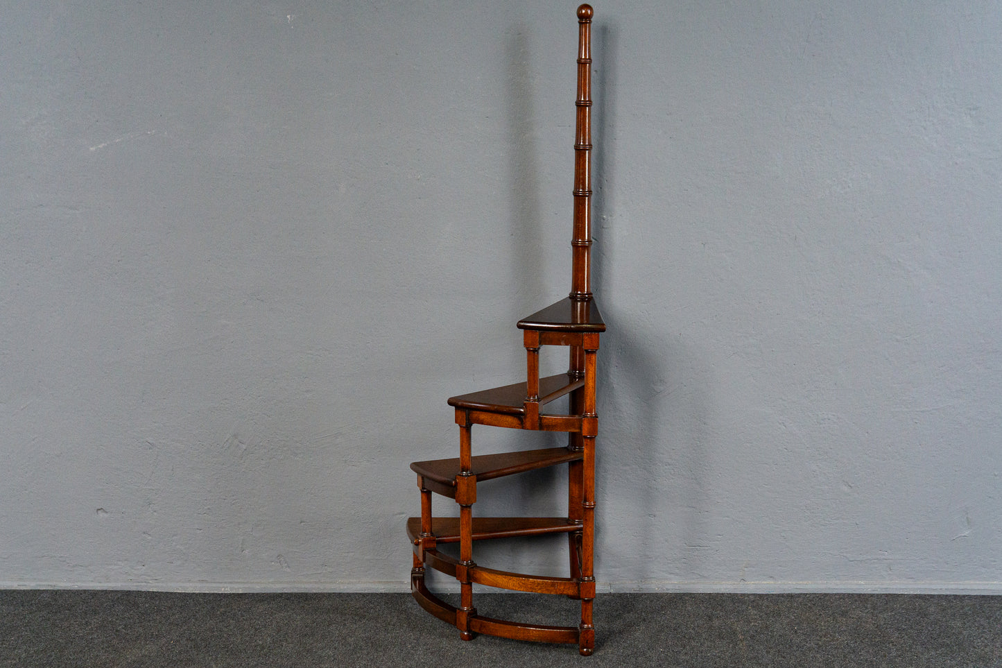 Praktische Bibliothekstreppe im Englischen Stil, aus dem 20.Jahrhundert - Treppe Tritt Leiter Schrank Regal Hocker Alt MÖBLINGER