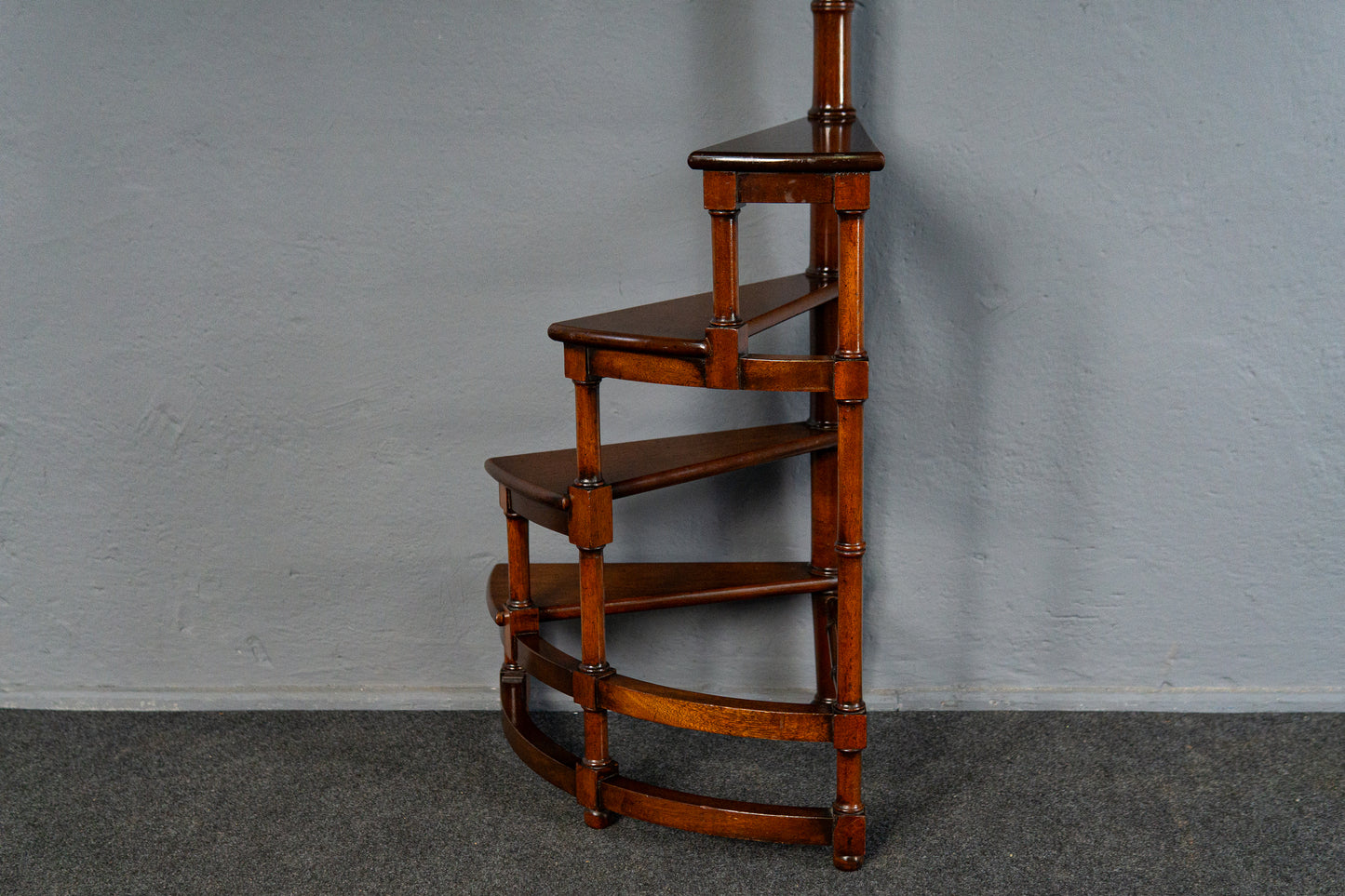 Praktische Bibliothekstreppe im Englischen Stil, aus dem 20.Jahrhundert - Treppe Tritt Leiter Schrank Regal Hocker Alt MÖBLINGER