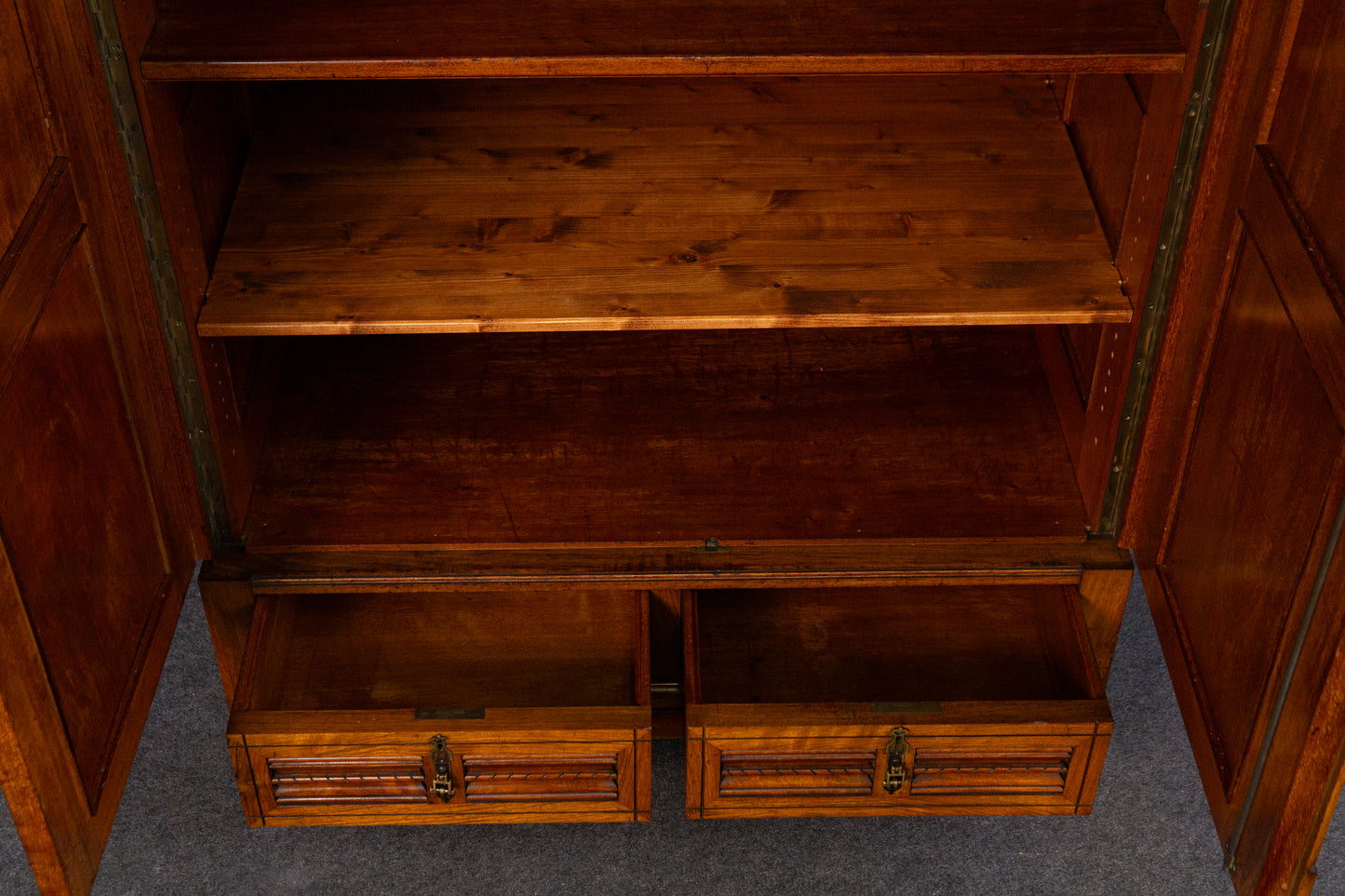 großer Kleiderschrank Kommode Regal Schrank Alt Antik MÖBLINGER 2409_2305