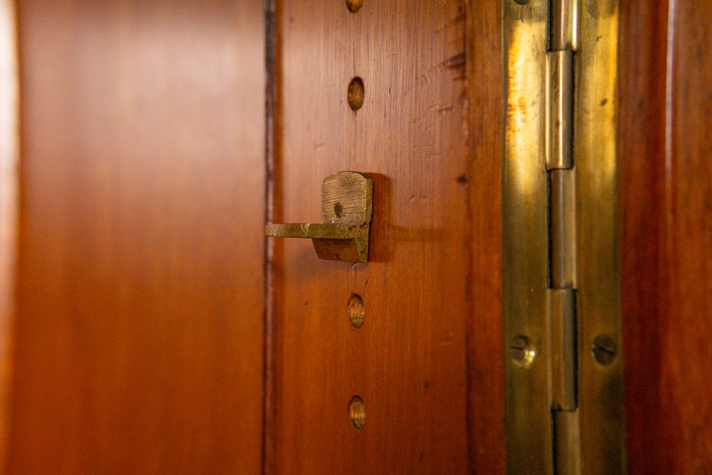 großer Kleiderschrank Kommode Regal Schrank Alt Antik MÖBLINGER 2409_2305