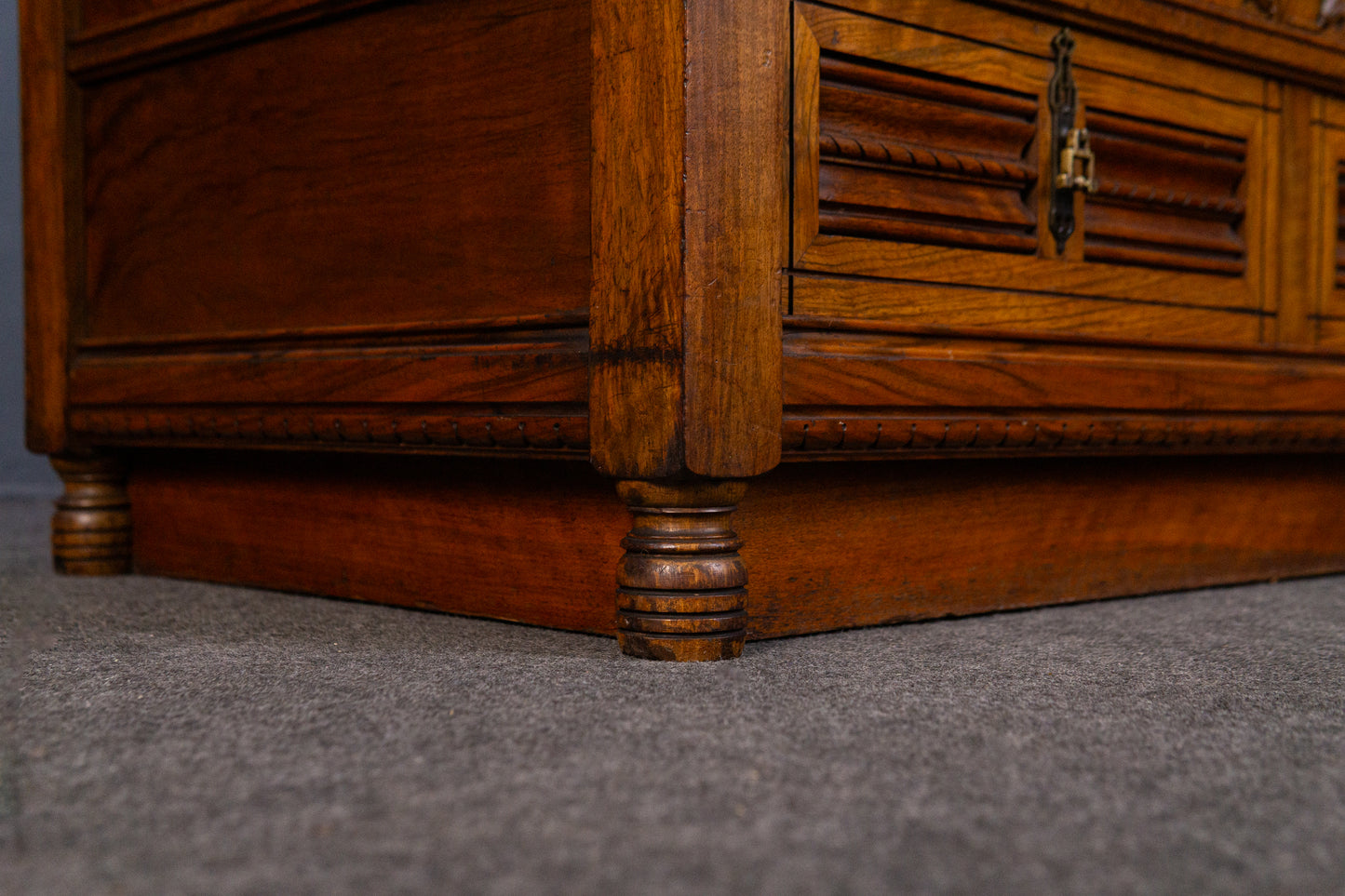großer Kleiderschrank Kommode Regal Schrank Alt Antik MÖBLINGER 2409_2305