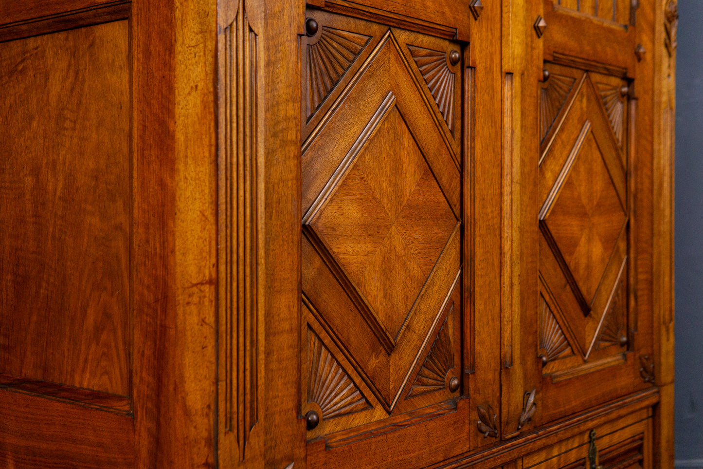großer Kleiderschrank Kommode Regal Schrank Alt Antik MÖBLINGER 2409_2305