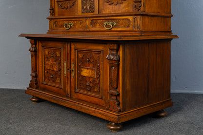 dekorativer Gründerzeit Bücherschrank, zweite Hälfte des 19.Jahrhunderts - Nussbaum Eiche zweitürig Eisglas Schrank Vitrine Büro