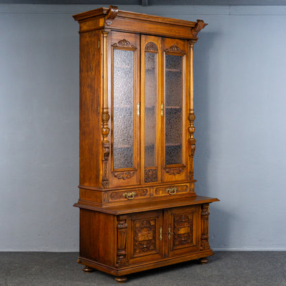 dekorativer Gründerzeit Bücherschrank, zweite Hälfte des 19.Jahrhunderts - Nussbaum Eiche zweitürig Eisglas Schrank Vitrine Büro