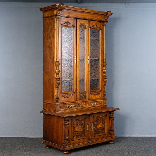 dekorativer Gründerzeit Bücherschrank, zweite Hälfte des 19.Jahrhunderts - Nussbaum Eiche zweitürig Eisglas Schrank Vitrine Büro