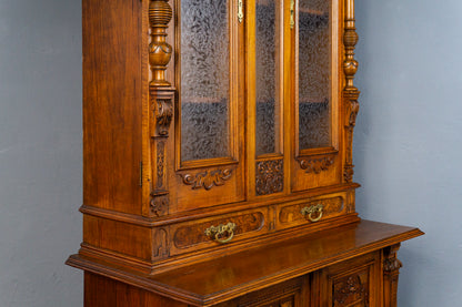dekorativer Gründerzeit Bücherschrank, zweite Hälfte des 19.Jahrhunderts - Nussbaum Eiche zweitürig Eisglas Schrank Vitrine Büro