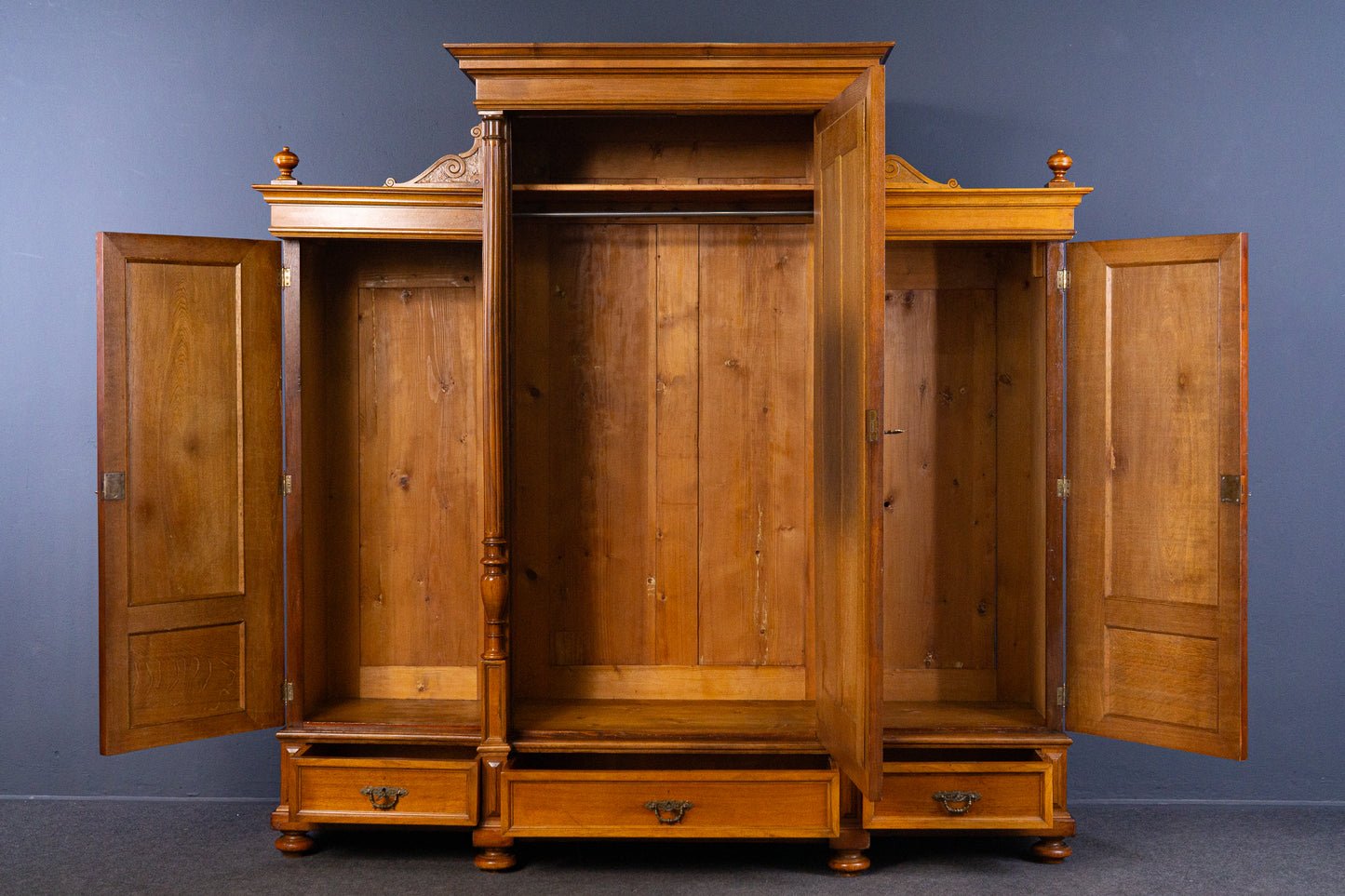 großer Schrank Kleiderschrank Kommode Regal Alt Antik MÖBLINGER 2409_3001