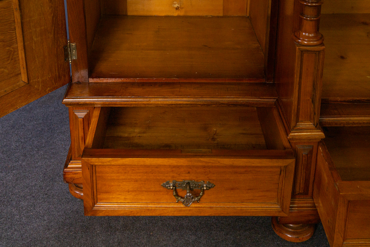 großer Schrank Kleiderschrank Kommode Regal Alt Antik MÖBLINGER 2409_3001