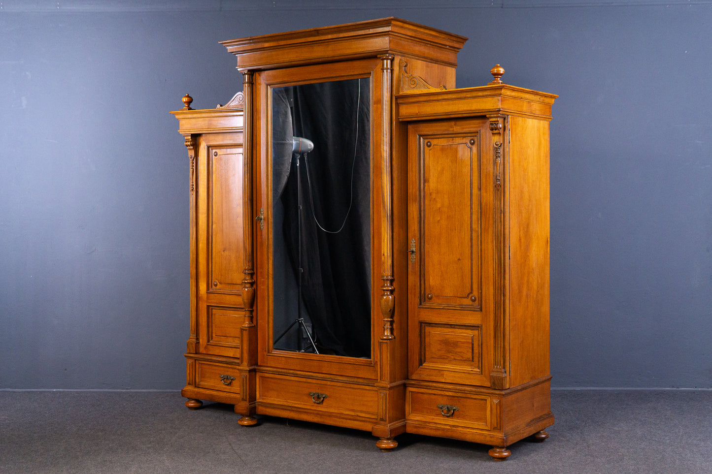 großer Schrank Kleiderschrank Kommode Regal Alt Antik MÖBLINGER 2409_3001