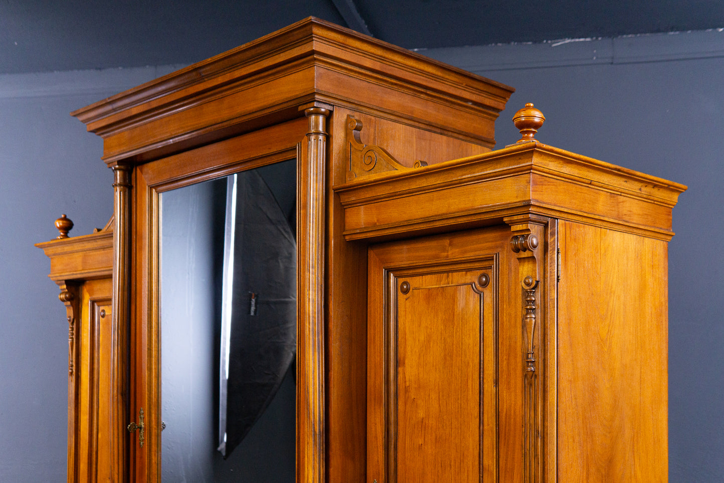 großer Schrank Kleiderschrank Kommode Regal Alt Antik MÖBLINGER 2409_3001
