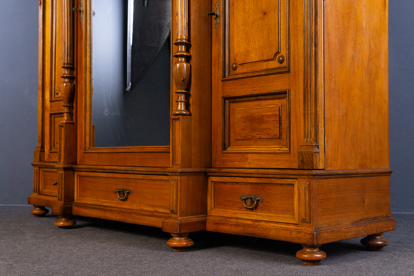 großer Schrank Kleiderschrank Kommode Regal Alt Antik MÖBLINGER 2409_3001