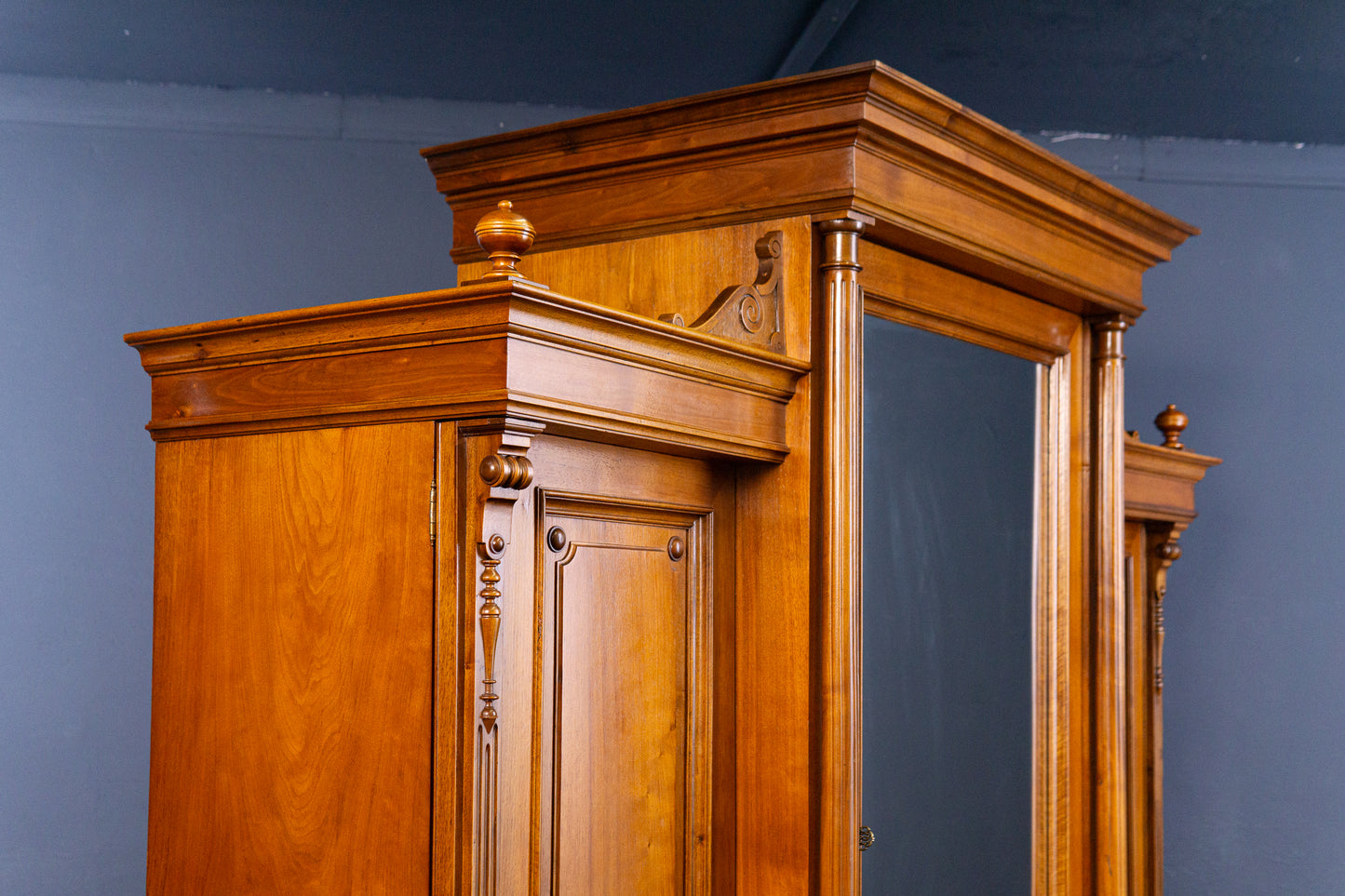 großer Schrank Kleiderschrank Kommode Regal Alt Antik MÖBLINGER 2409_3001