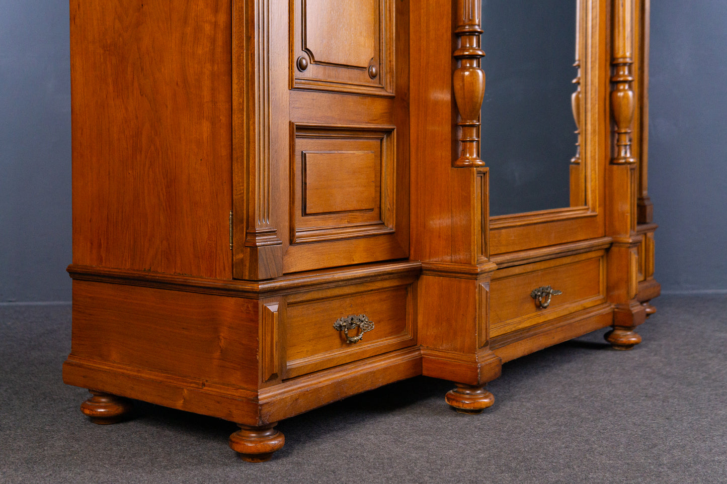 großer Schrank Kleiderschrank Kommode Regal Alt Antik MÖBLINGER 2409_3001