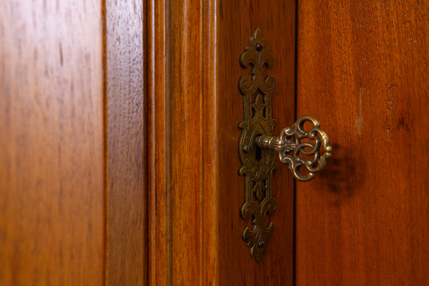 großer Schrank Kleiderschrank Kommode Regal Alt Antik MÖBLINGER 2409_3001