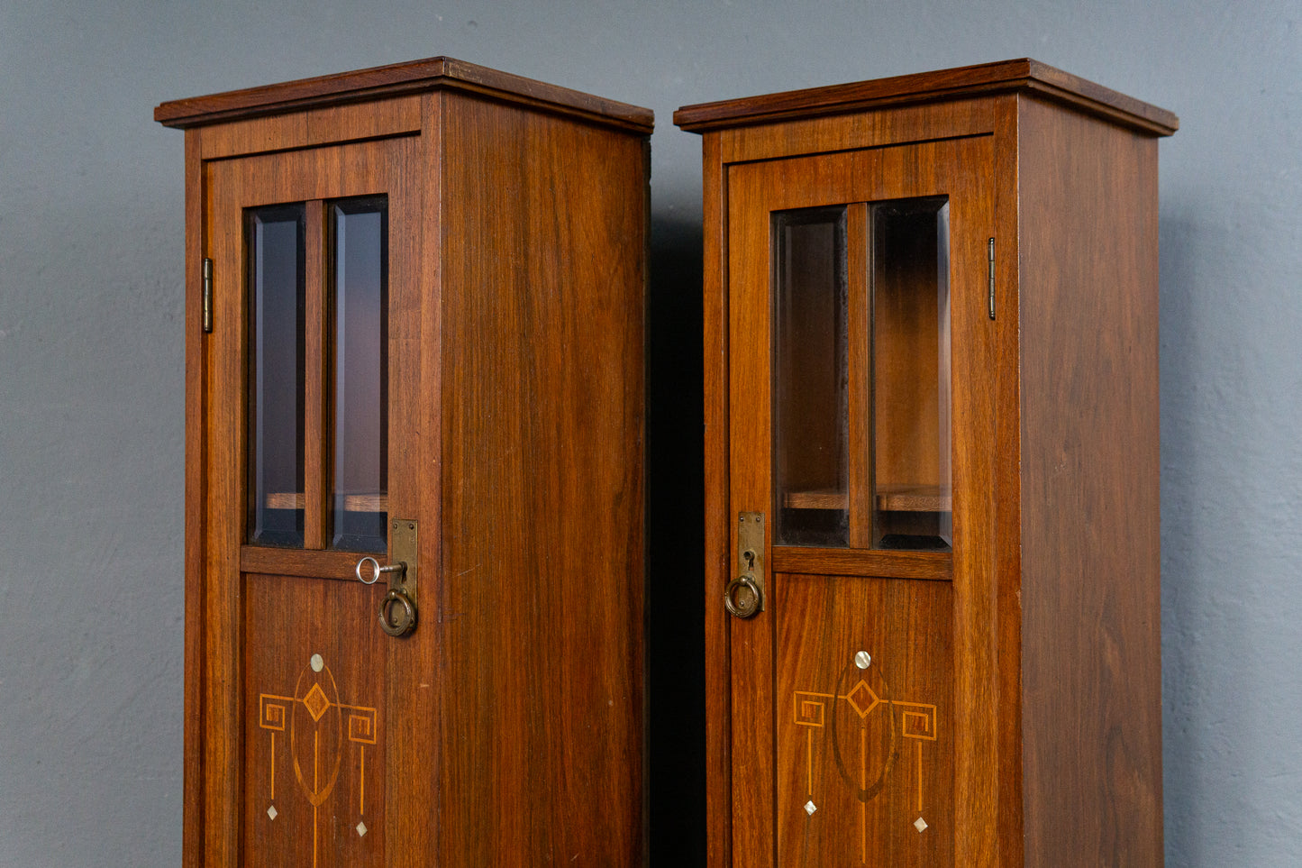 Elegante Jugendstil Pfeilerschränke, Anfang des 20.Jahrhunderts - Kommode Schränke Anrichte Buffet Sofa Alt Antik MÖBLINGER