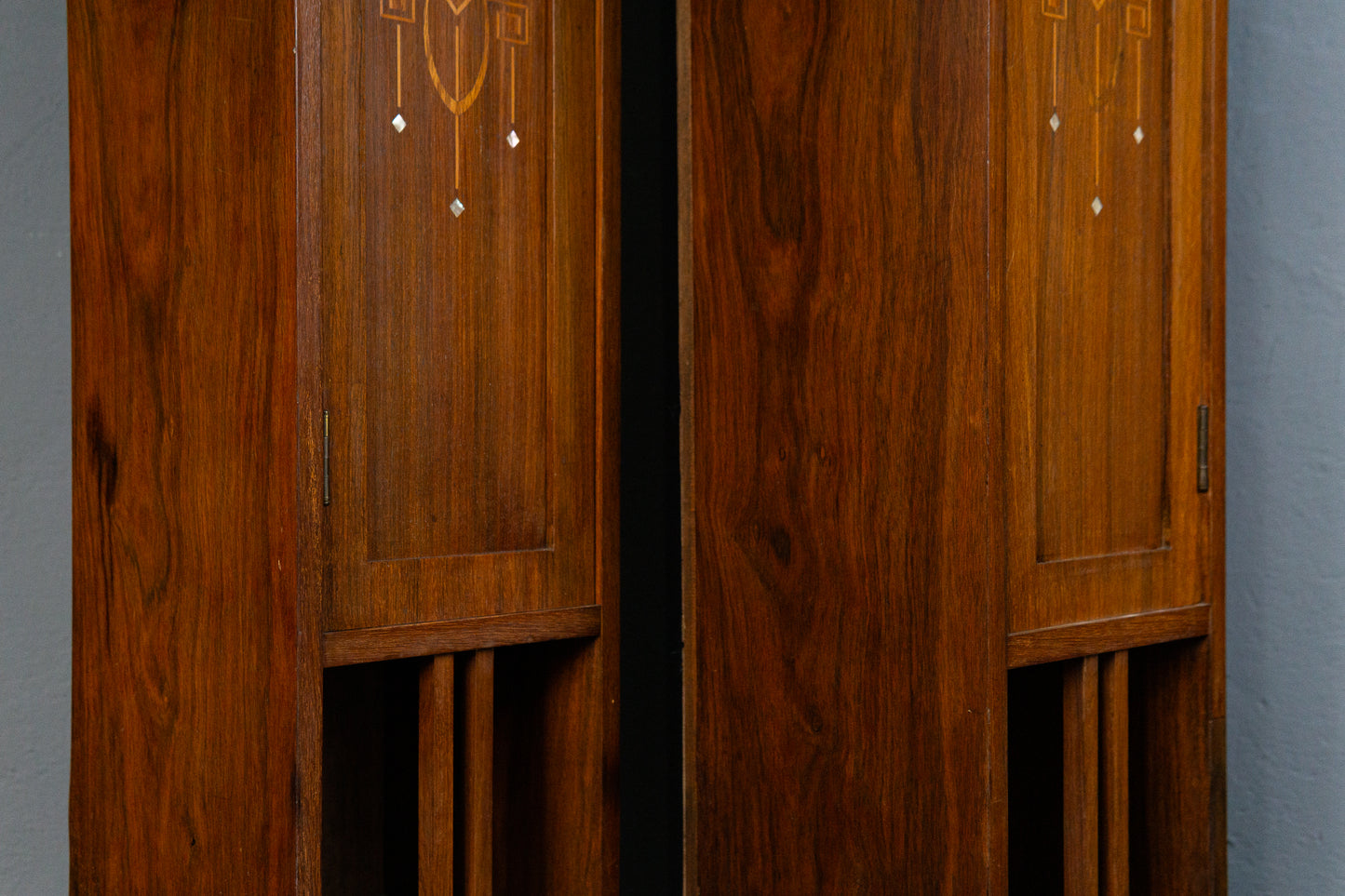 Elegante Jugendstil Pfeilerschränke, Anfang des 20.Jahrhunderts - Kommode Schränke Anrichte Buffet Sofa Alt Antik MÖBLINGER