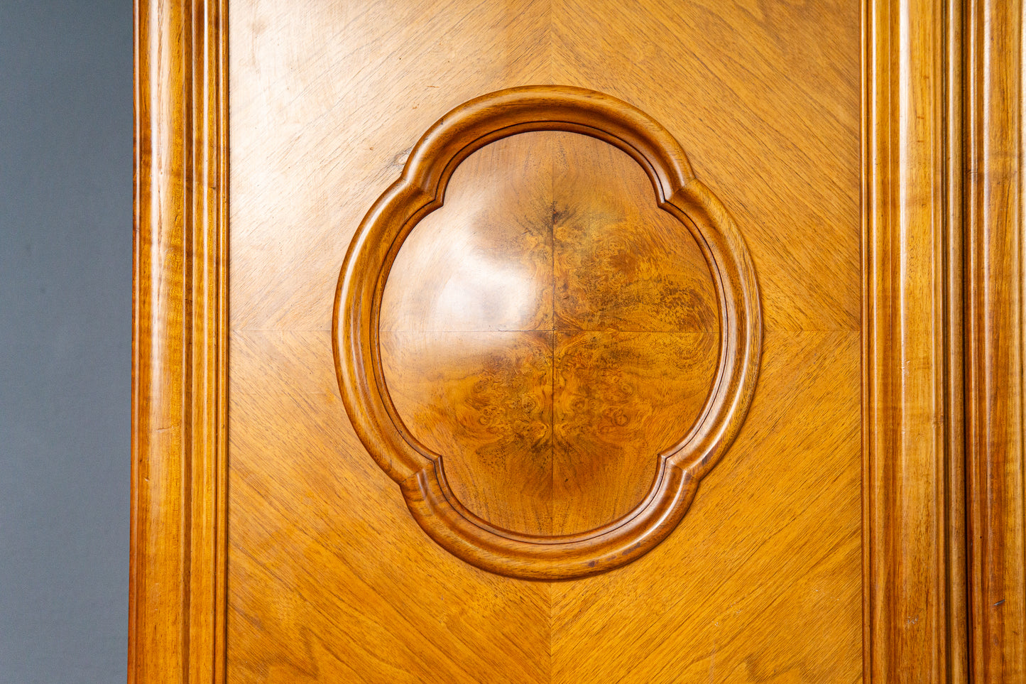 außergewöhnlicher Jugendstil Kleiderschrank, Anfang des 20.Jahrhunderts - Wäscheschrank Kommode Garderobe Regal Alt Antik MÖBLINGER