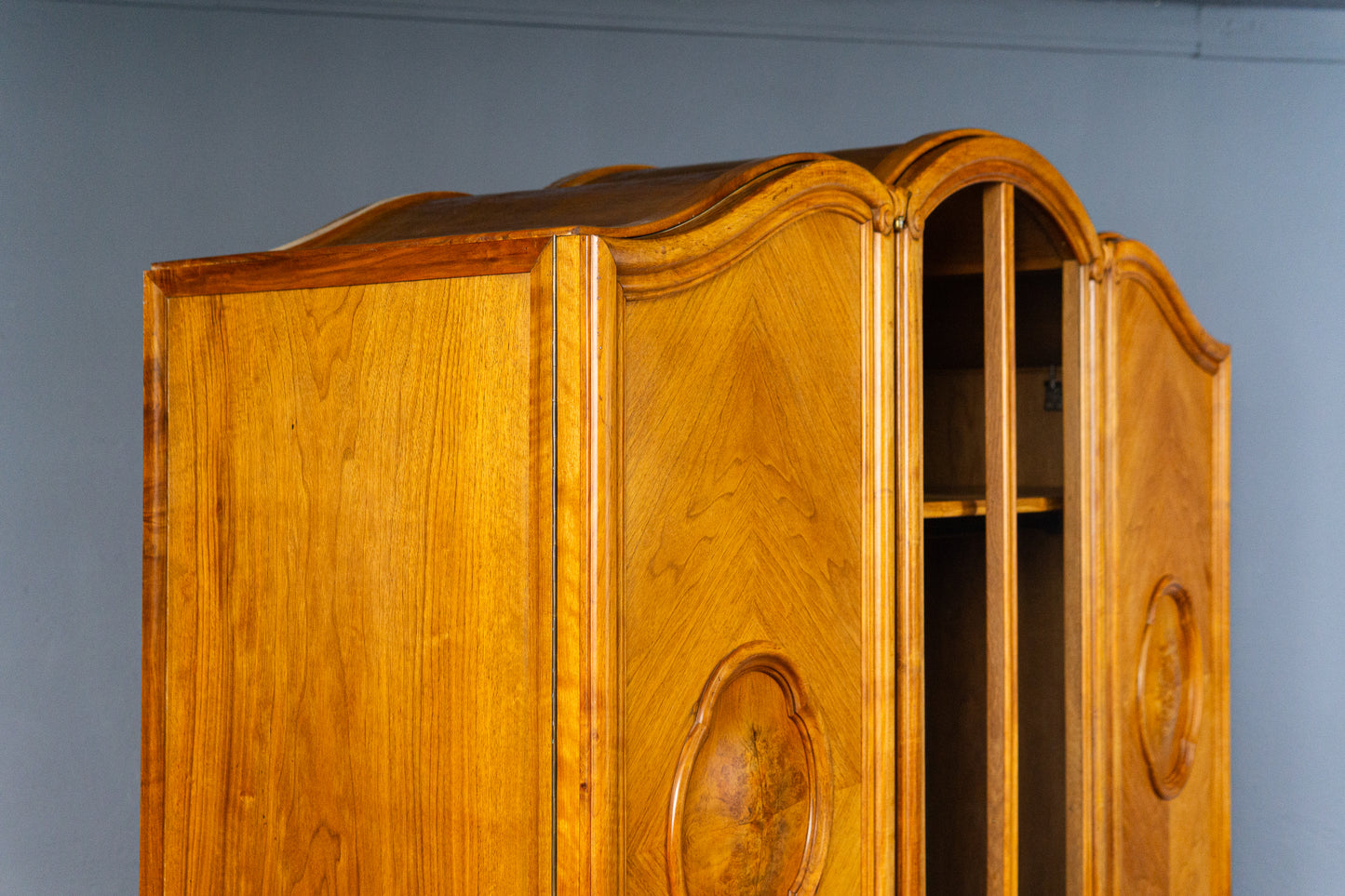 außergewöhnlicher Jugendstil Kleiderschrank, Anfang des 20.Jahrhunderts - Wäscheschrank Kommode Garderobe Regal Alt Antik MÖBLINGER