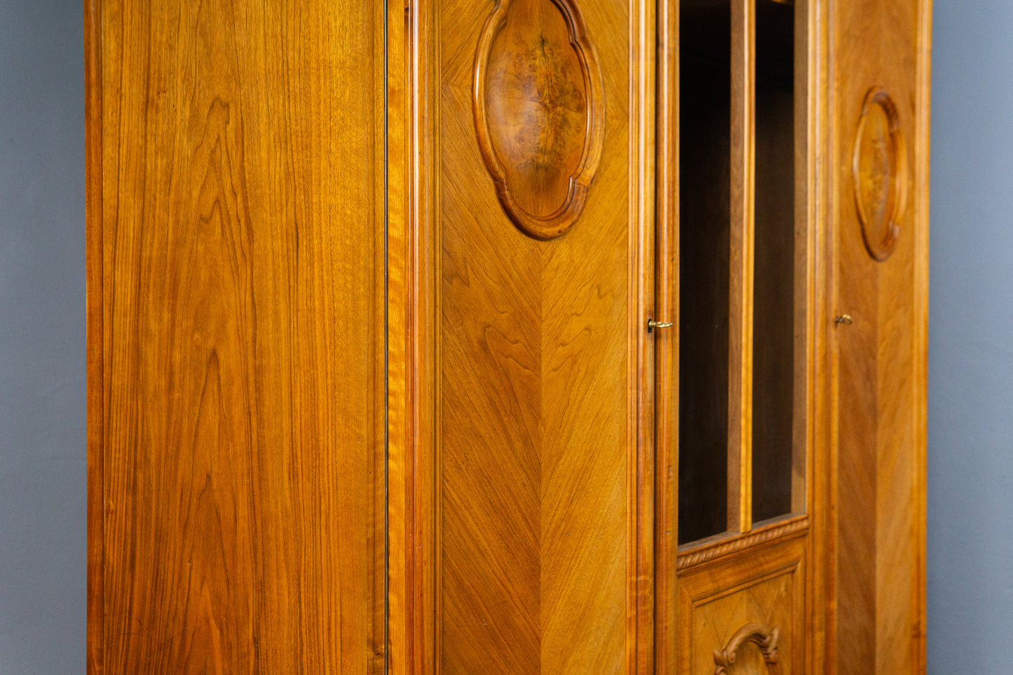 außergewöhnlicher Jugendstil Kleiderschrank, Anfang des 20.Jahrhunderts - Wäscheschrank Kommode Garderobe Regal Alt Antik MÖBLINGER