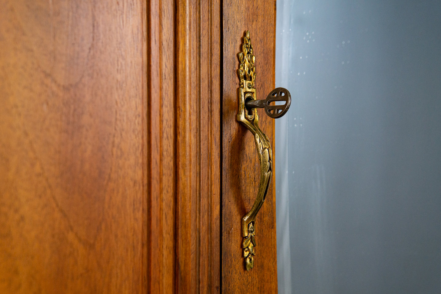 wunderschöner französischer Jugendstil Kleiderschrank, Anfang des 20.Jahrhunderts - Garderobe Schrank Wäscheschank Kommode Regal Alt Antik MÖBLINGER