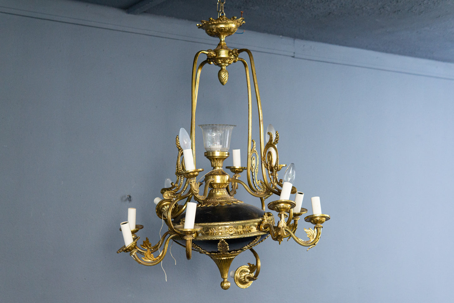 restaurierungsbedürftige Deckenleuchte im Empire Stil, 1.Hälfte des 20.Jahrhunderts - Leuchter Lampe Deckenlampe Vintage Alt Antik MÖBLINGER