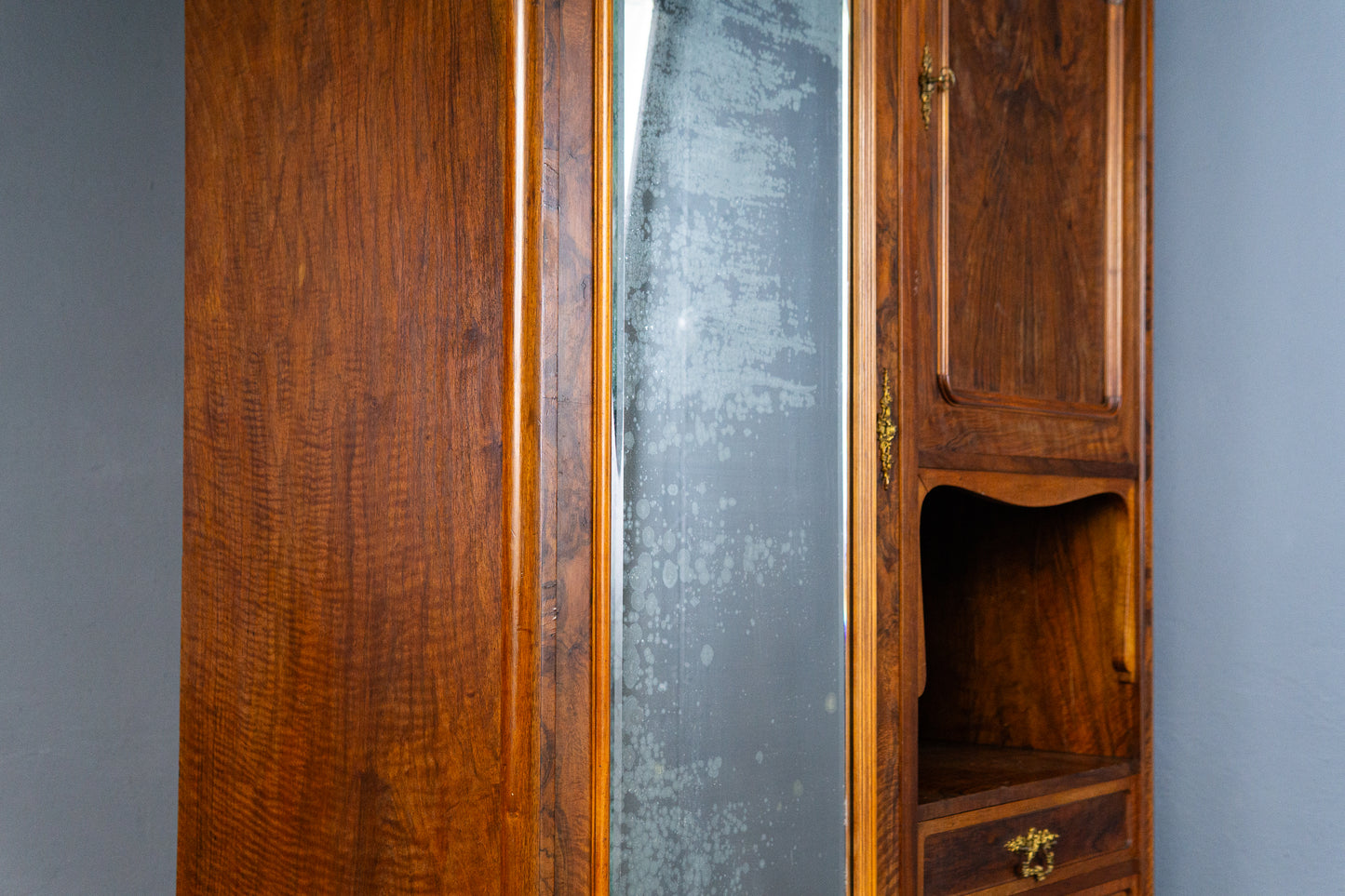 eleganter asymmetrischer Kleiderschrank, Jugendstil um 1900 - Garderobe Regal Kommode Alt Antik MÖBLINGER