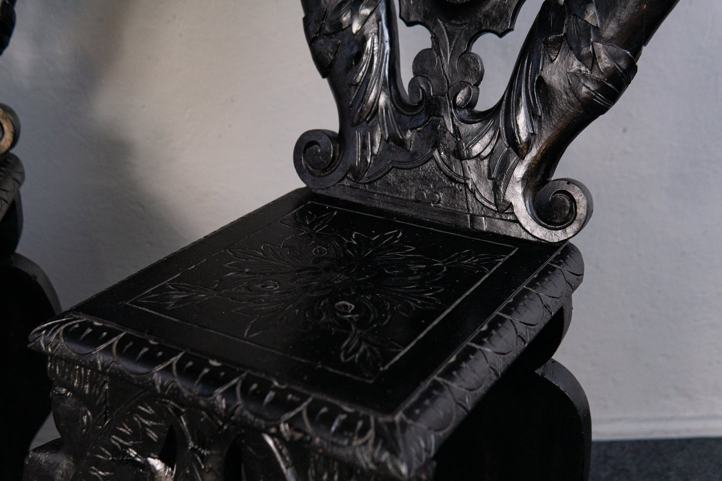 Außergewöhnliches 3er Set Sgabello Brettstühle, 2.Hälfte des 19.Jahrhunderts - Historismus Italienische Stühle Sessel Tisch Alt Antik MÖBLINGER