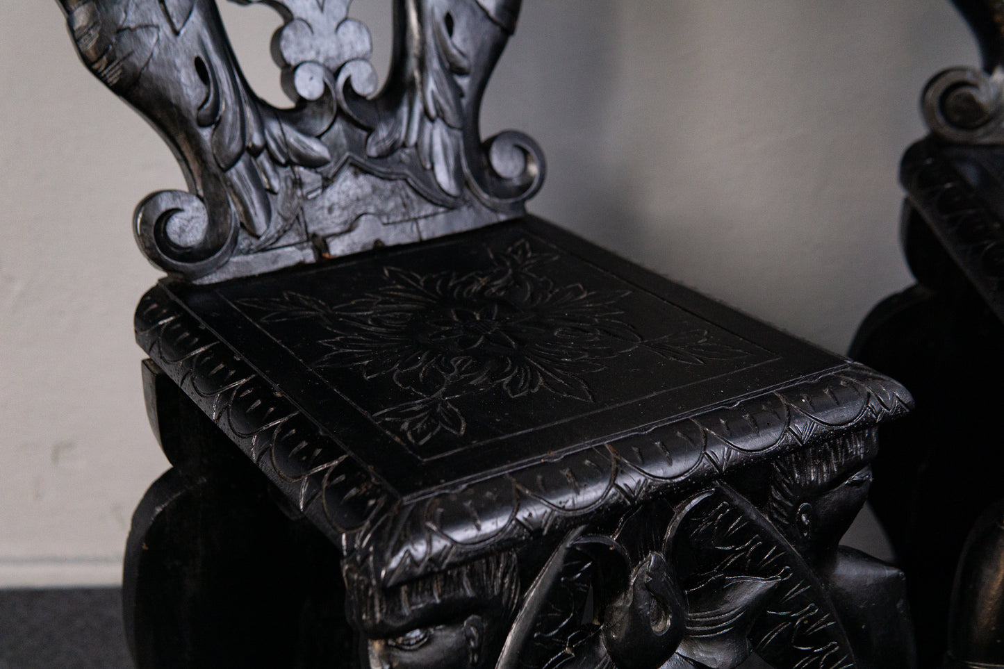 Außergewöhnliches 3er Set Sgabello Brettstühle, 2.Hälfte des 19.Jahrhunderts - Historismus Italienische Stühle Sessel Tisch Alt Antik MÖBLINGER