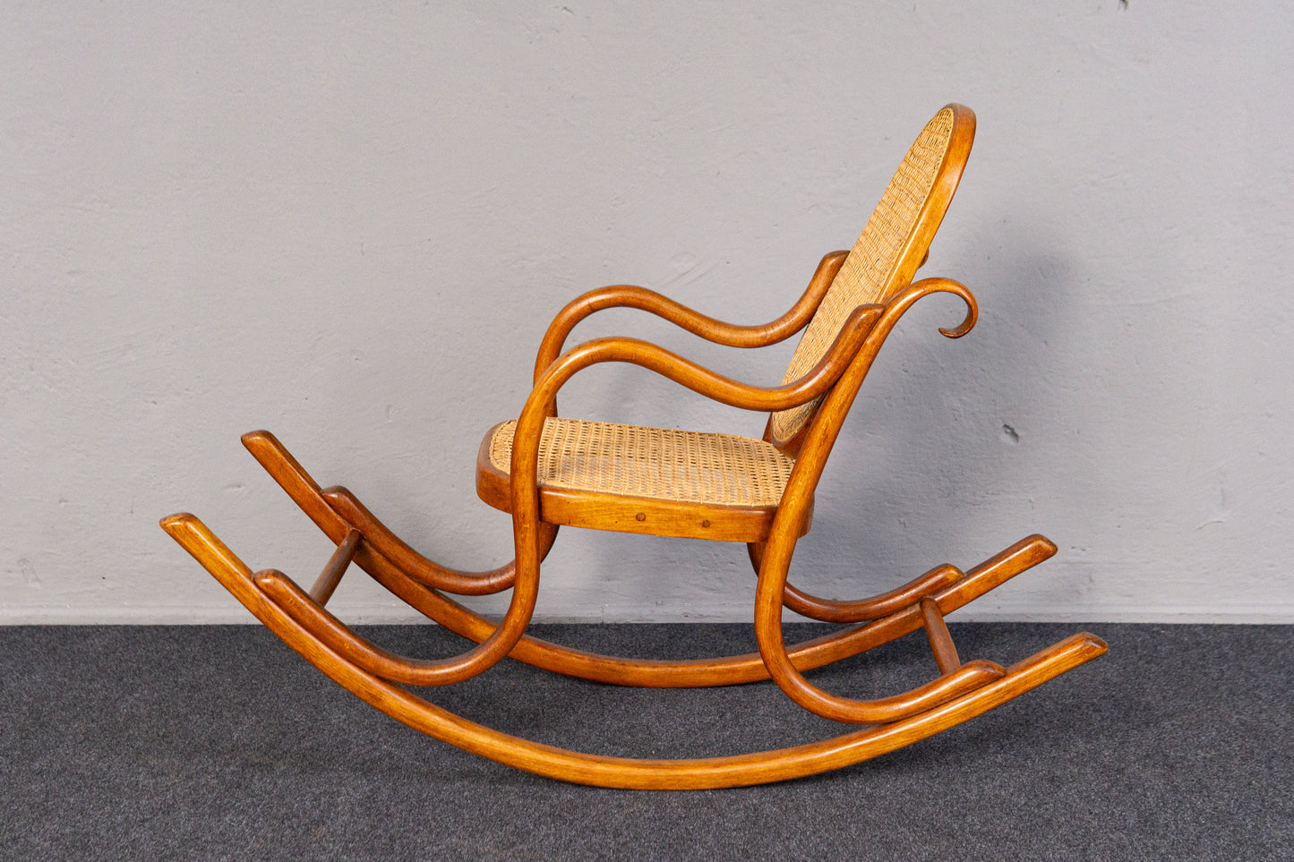 antiker Kinder Schaukelstuhl Sessel Stuhl Sofa Couch MÖBLINGER 2410_2404