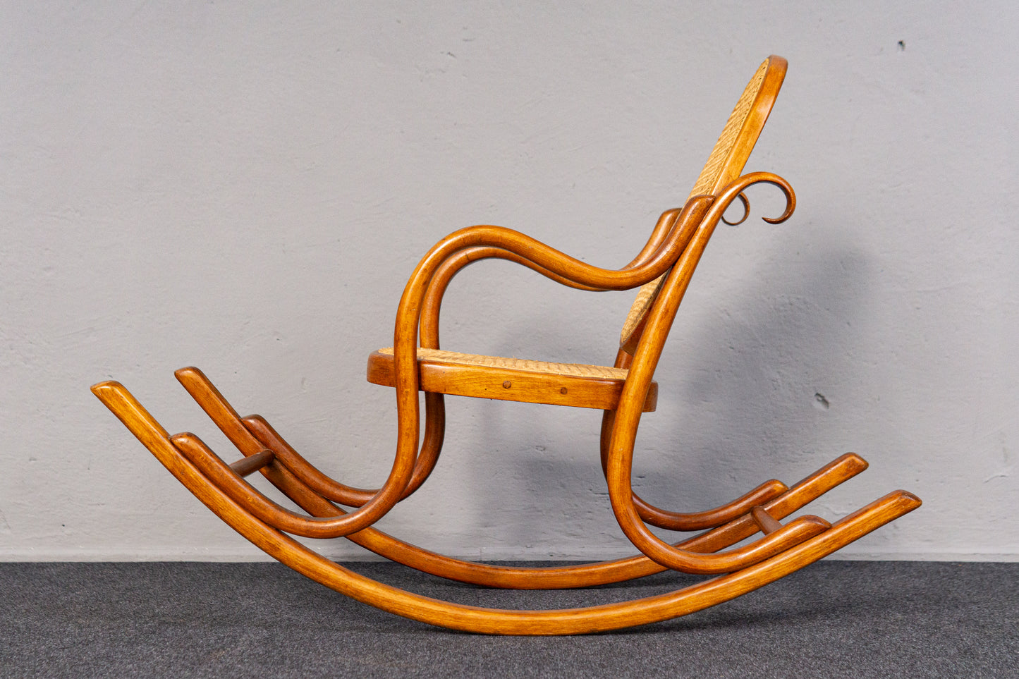 antiker Kinder Schaukelstuhl Sessel Stuhl Sofa Couch MÖBLINGER 2410_2404