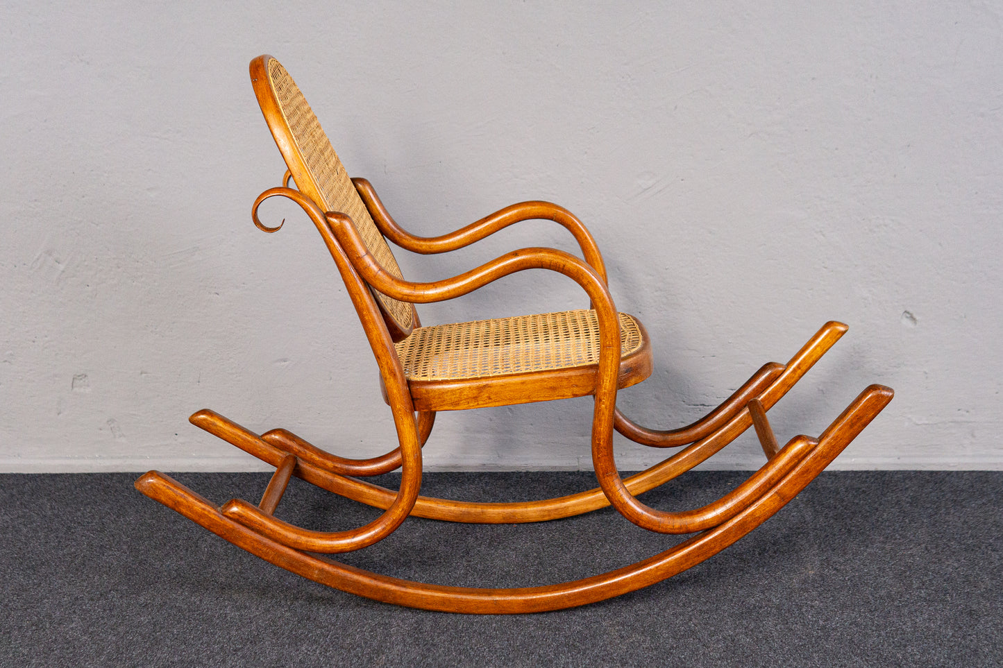 antiker Kinder Schaukelstuhl Sessel Stuhl Sofa Couch MÖBLINGER 2410_2404