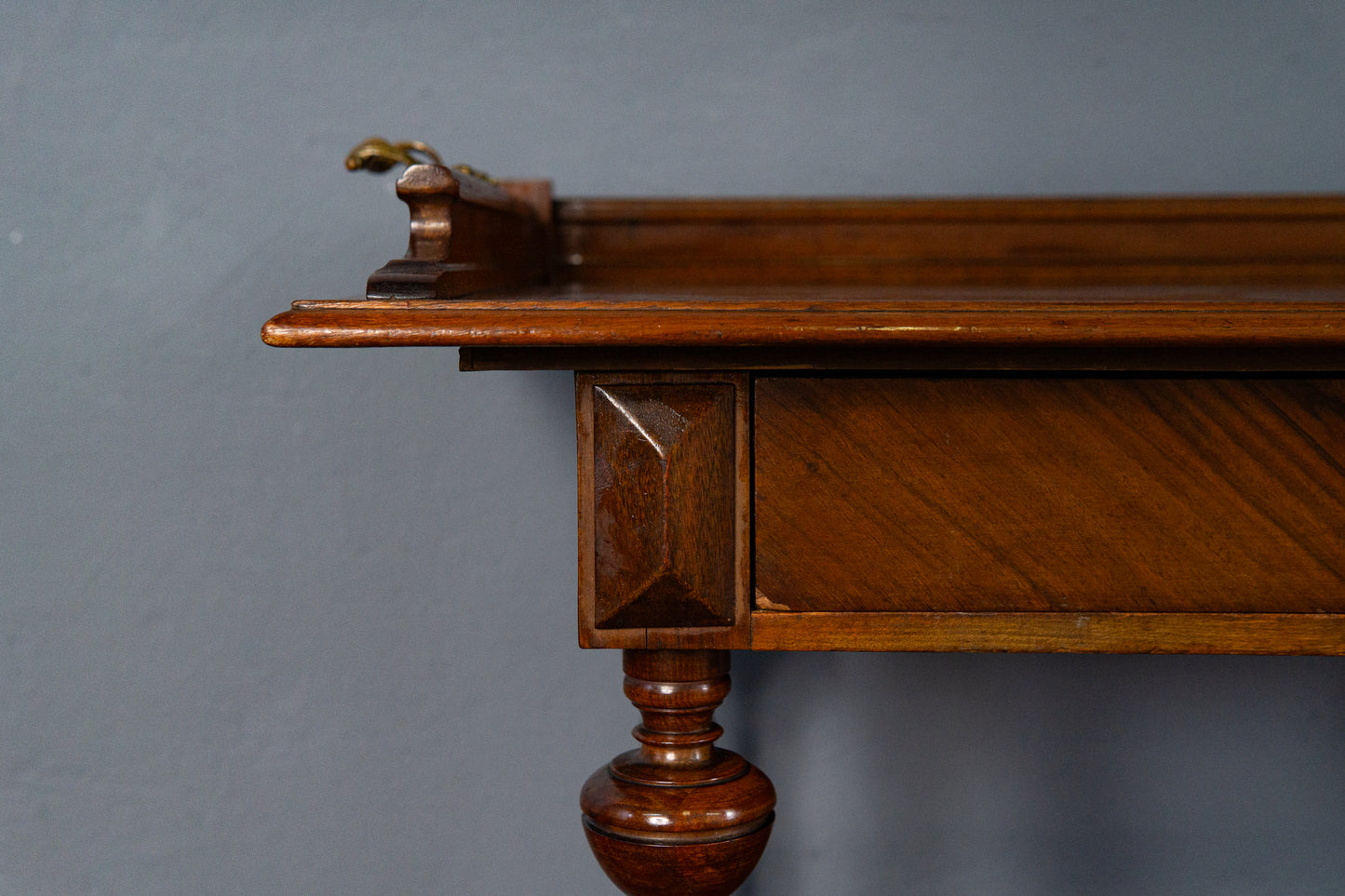 Gründerzeit Regal mit Tablettaufsatz, 2.Hälfte des 19.Jahrhunderts - Etagere Tablett Nussbaum Kommode Tisch mit Schubkasten Alt Antik MÖBLINGER