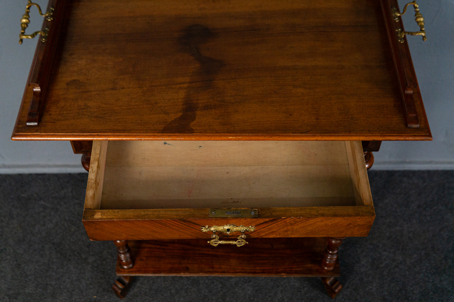 Gründerzeit Regal mit Tablettaufsatz, 2.Hälfte des 19.Jahrhunderts - Etagere Tablett Nussbaum Kommode Tisch mit Schubkasten Alt Antik MÖBLINGER