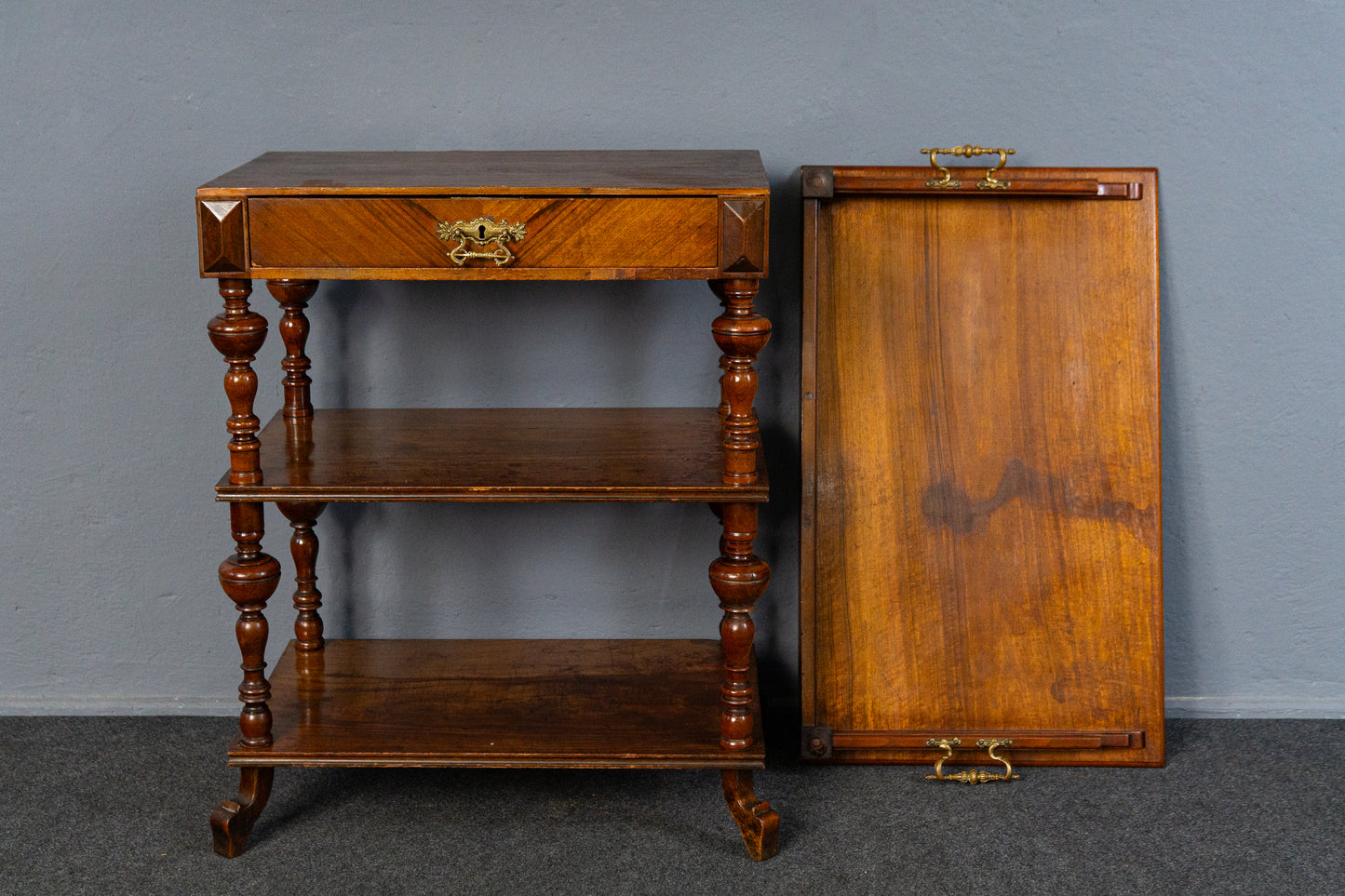 Gründerzeit Regal mit Tablettaufsatz, 2.Hälfte des 19.Jahrhunderts - Etagere Tablett Nussbaum Kommode Tisch mit Schubkasten Alt Antik MÖBLINGER