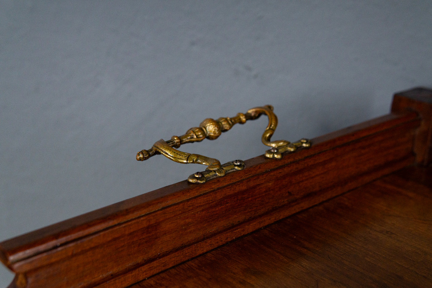 Gründerzeit Regal mit Tablettaufsatz, 2.Hälfte des 19.Jahrhunderts - Etagere Tablett Nussbaum Kommode Tisch mit Schubkasten Alt Antik MÖBLINGER