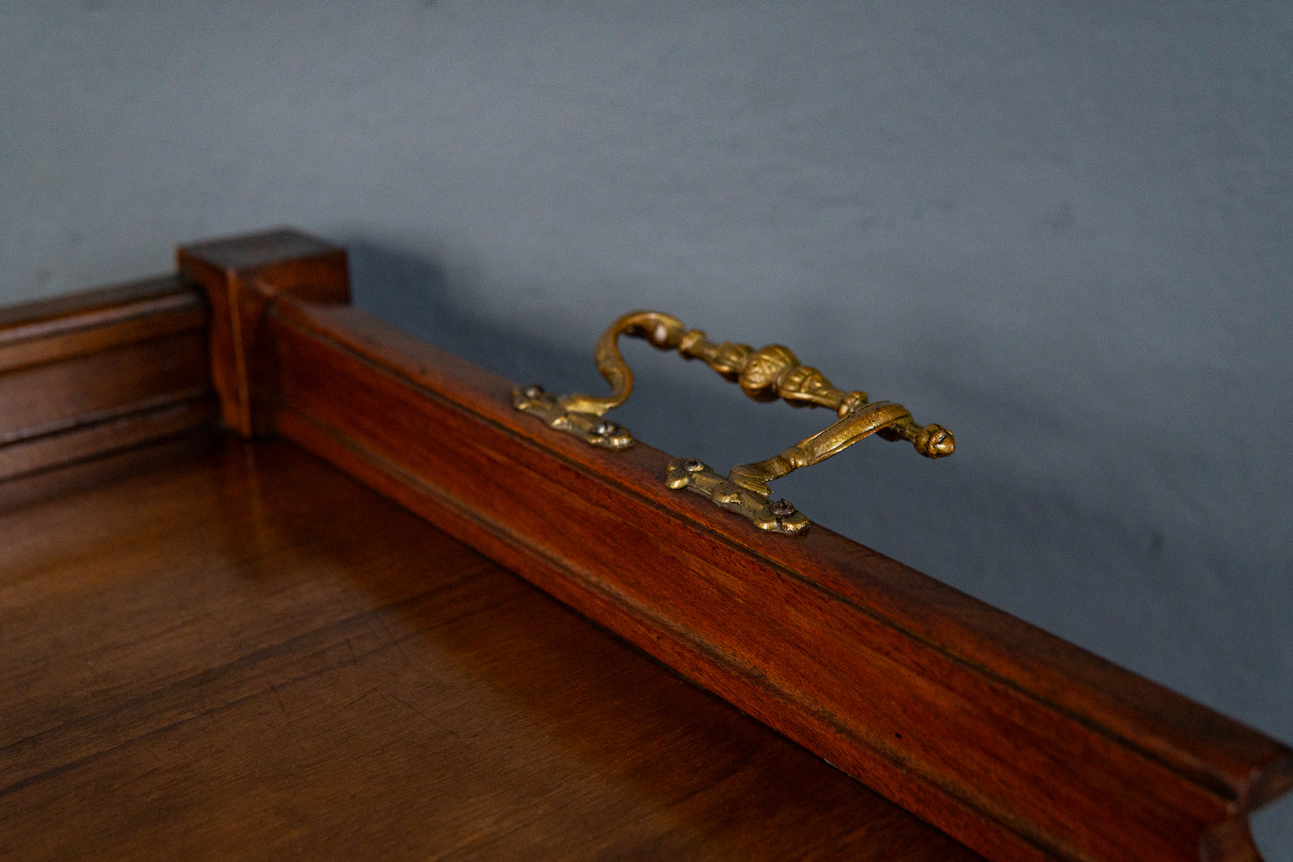 Gründerzeit Regal mit Tablettaufsatz, 2.Hälfte des 19.Jahrhunderts - Etagere Tablett Nussbaum Kommode Tisch mit Schubkasten Alt Antik MÖBLINGER